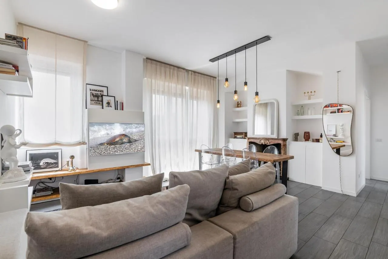 Apartman Easylife - Comfort In Pta Romana Con Terrazza Milánó